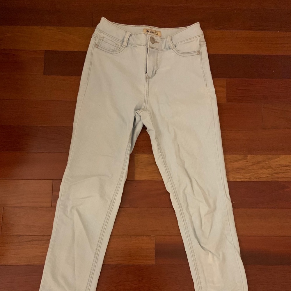 Light wash skinny jeans